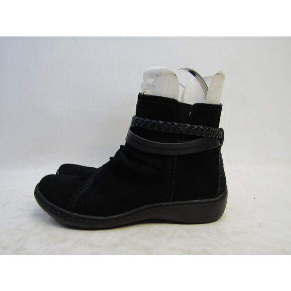 Clarks Womens Sz 6.5 M Black Suede Zip Ankle Fashion Boots Bootie - Picture 1 of 11